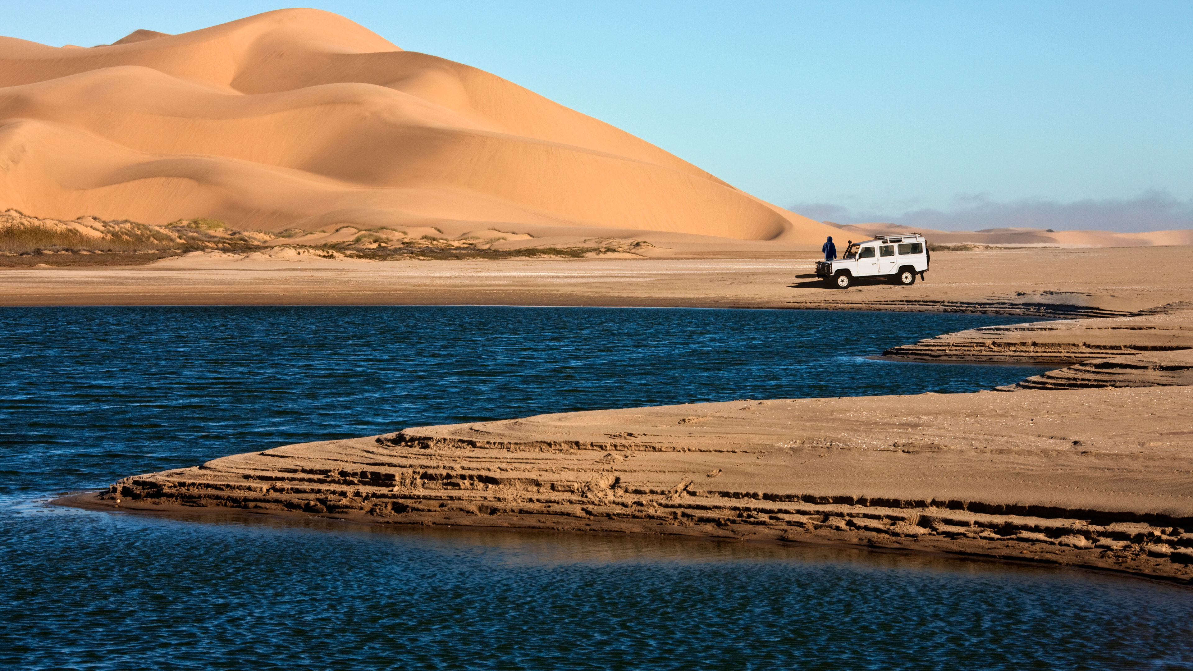 Inland desert-sea picture